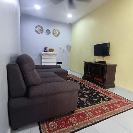 Ebnur Homestay Arau Exteriör bild