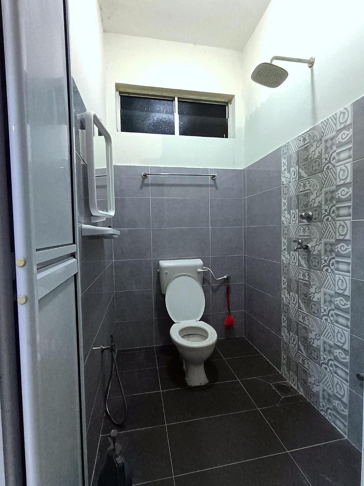 Ebnur Homestay Arau Exteriör bild