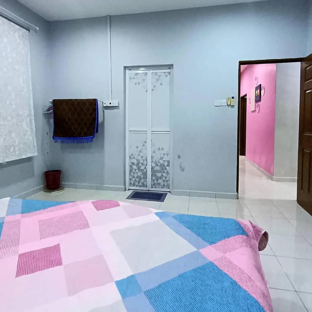 Ebnur Homestay Arau Exteriör bild