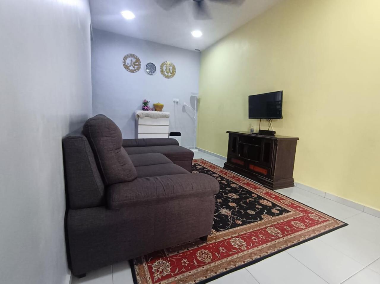 Ebnur Homestay Arau Exteriör bild
